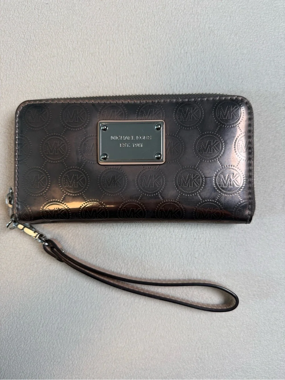 Michael Kors Metallic Bifold Wallet Wristlet Zip Closure
